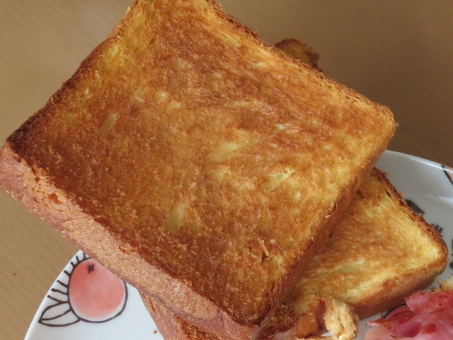 朝から幸せな気分になれる黄色いたまご食パン トースト（幸せの黄色いたまご食パン）