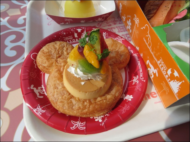 プリンとフルーツのデニッシュ（スウィートハート・カフェ）