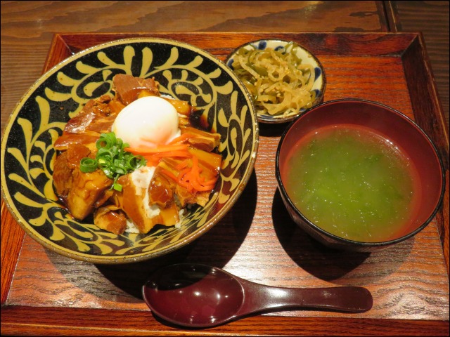 ラフテー丼定食（海人酒房）
