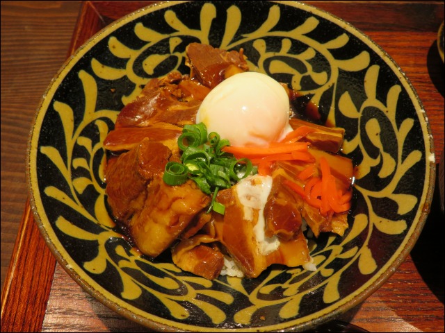 ラフテー丼（海人酒房）