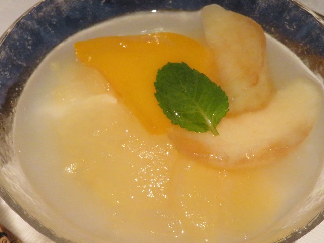 今月の特製杏仁豆腐 アップ（シルクロードガーデン）