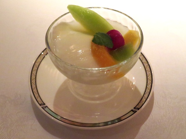 フレッシュフルーツ入り杏仁豆腐（シルクロードガーデン）