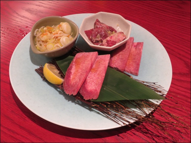 タン3種盛（焼肉トラジ）