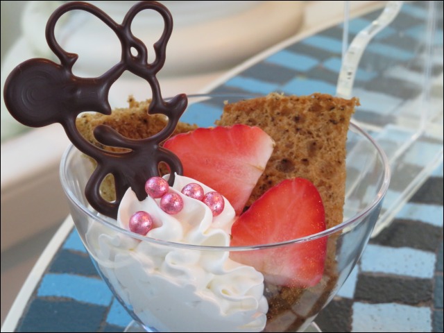 紅茶のシフォンケーキ アップ（プラザパビリオン・レストラン）