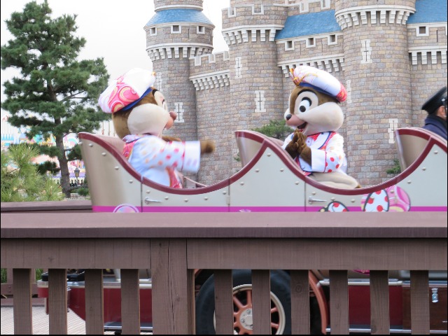 チップとデール（ミニー、ウィー・ラブ・ユー！）
