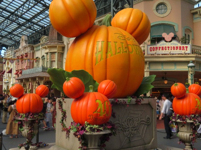 ワールドバザール メイン装飾（ディズニー・ハロウィーン 2023）