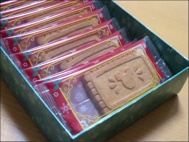 カラメルシナモン味 ビスケット 箱中