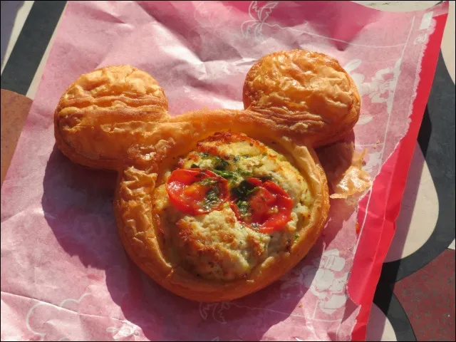 チキンマヨネーズデニッシュ（マンマ・ビスコッティーズ・ベーカリー）