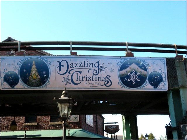 Dazzling Christmas 高架の旗（ディズニー・クリスマス 2023）