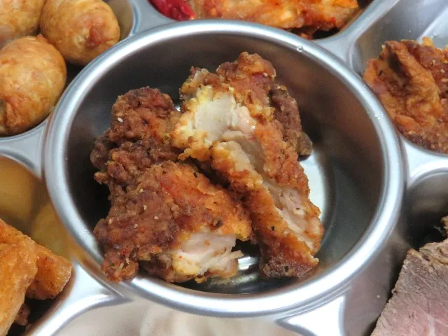 鶏もも肉の唐揚げ（モンスーンカフェ）