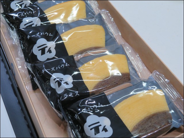 チーズバウム 箱詰め（ウメダチーズラボ）
