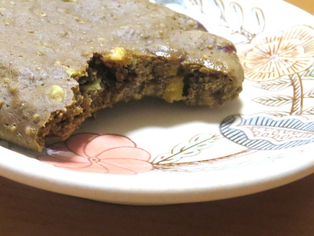 クッキー くるみ・クランベリー・ほうじ茶 断面（marlほおばるcookie）
