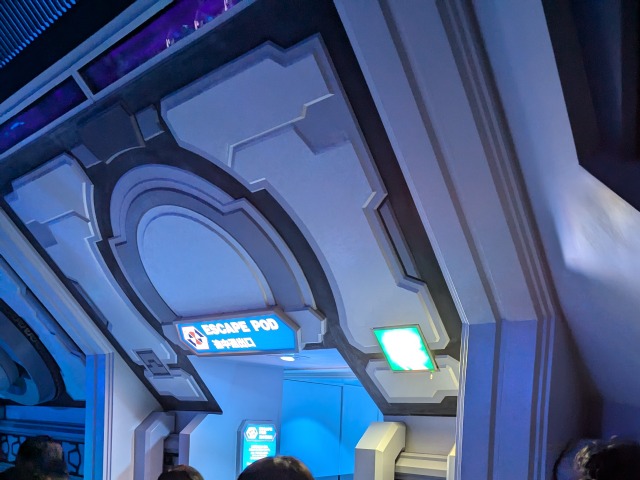 脱出ポッド入り口（スペース・マウンテン）