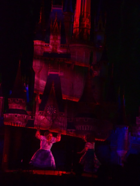 城を持ち上げるルイーサ（Reach for the Stars）