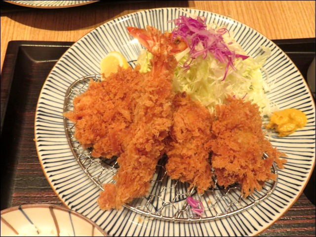 かき盛合せ御飯 フライ部（とんかつ 和幸）