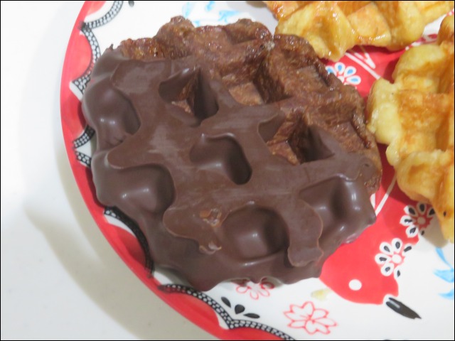濃厚ショコラワッフル（マネケン）
