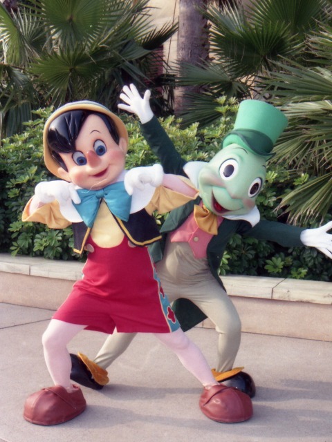 ピノキオとジミニー・クリケット（エントランス）