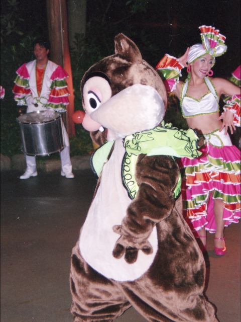 デール（“フィエスタ・ノーチェ”ストリートパーティー）