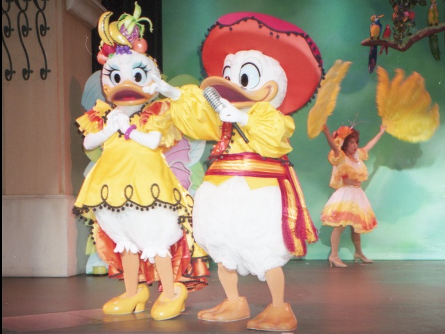 デイジーとドナルド（ミッキーのアドベンチャーランド・マルディグラ）