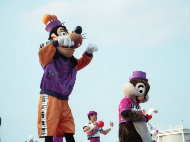 グーフィー、チップ（Dポップ・マジック！）