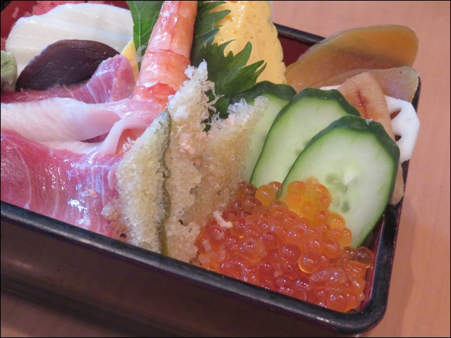 いくら、子持昆布、キュウリ（築地玉寿司）