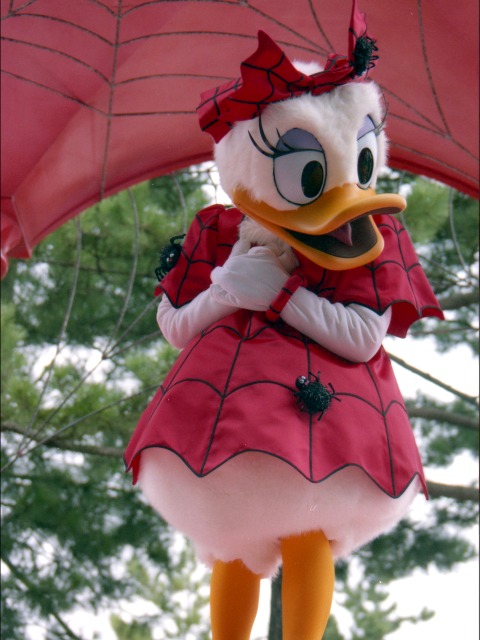 デイジーダック（ディズニー・ハロウィーン・パレード 2003）