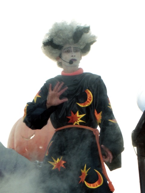 MC（ディズニー・ハロウィーン・パレード 2003）
