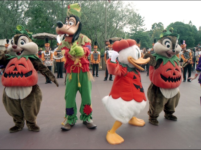 デール、グーフィー、ドナルド、チップ（ディズニー・ハロウィーン 2003）