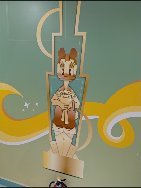 デイジー柱（ディズニーストア）