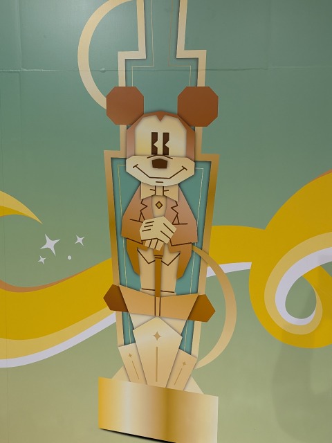 ミッキー柱（ディズニーストア）