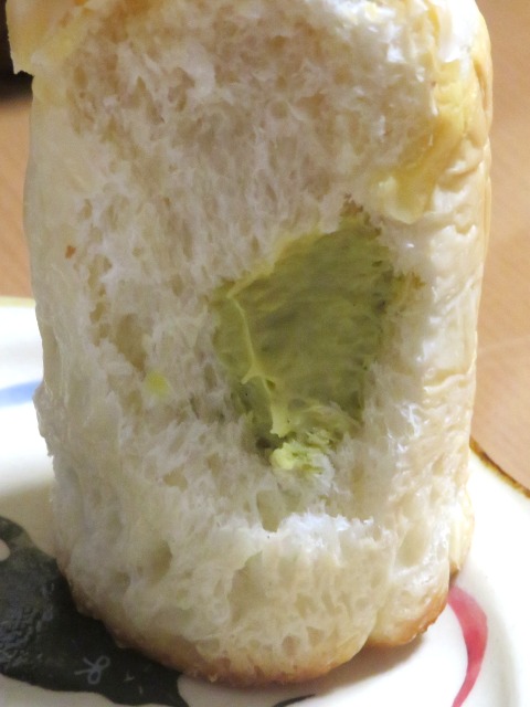王様のクリームパン ピスタチオ 断面（王様のクリームパン by麦香房epi）