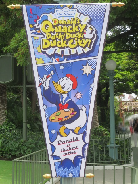 アーティストドナルド旗（ディズニー・パルパルーザ“ドナルドのクワッキー・ダック！ダック！ダックシティ！”）