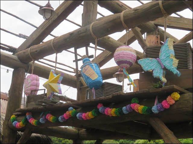 さまざまなピニャータ（カラフルハピネス）