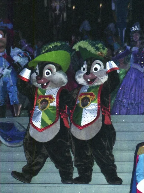 デールとチップ（シンデレラの戴冠式）