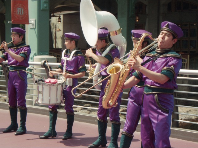 演奏中（ディスカバリー・ミュージック・トゥループ）