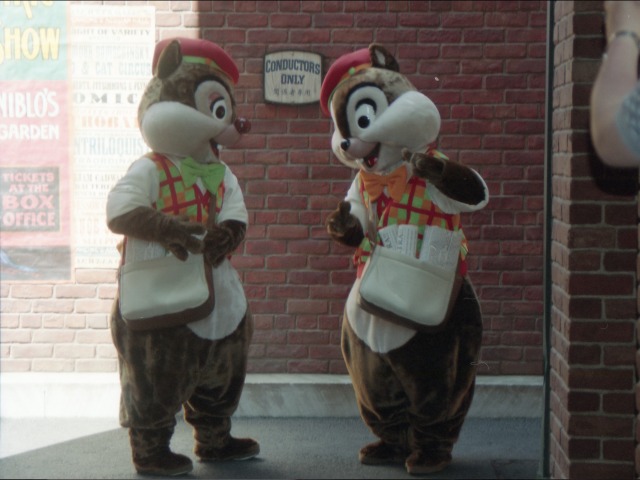 デールとチップ（アメリカンウォーターフロント）