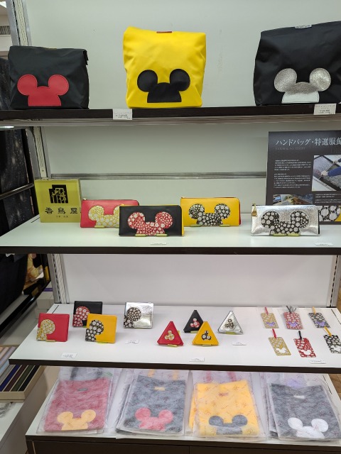 ミッキーアイコンのバッグや小物（Disney THE MARKET 2025）