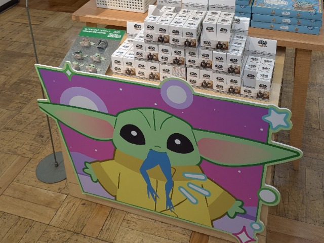 何か食べているヨーダ（Disney THE MARKET 2025）
