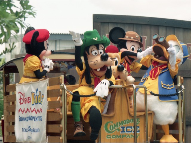 ミニー、グーフィー、プルート、ミッキー、ドナルド（ディズニーキッズ・サマーアドベンチャー）