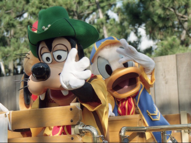 グーフィーとドナルド（ディズニーキッズ・サマーアドベンチャー）