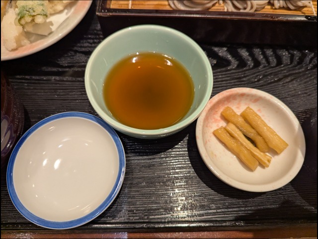 お新香と天ぷらダレ（凛や）