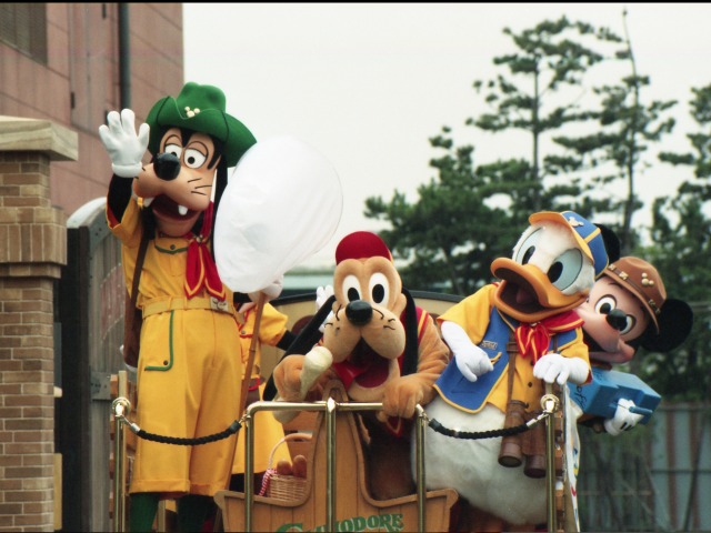 グーフィー、プルート、ドナルド、ミッキー（ディズニーキッズ・サマーアドベンチャー）