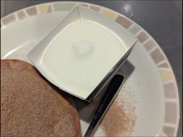 ジェラート＆シナモンフォッカチオ アップ（サイゼリヤ）