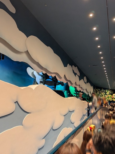 空への入場列（ピーターパン空の旅）