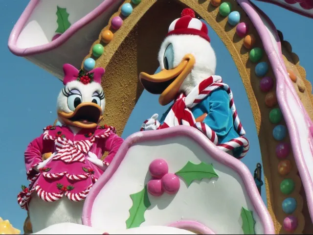 デイジーとドナルド（ミッキーのクリスマス・オン・パレード）