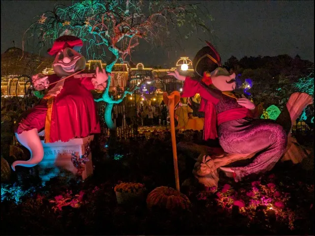 フック船長とジャファーに扮するゴースト（ディズニー・ハロウィーン 2025）