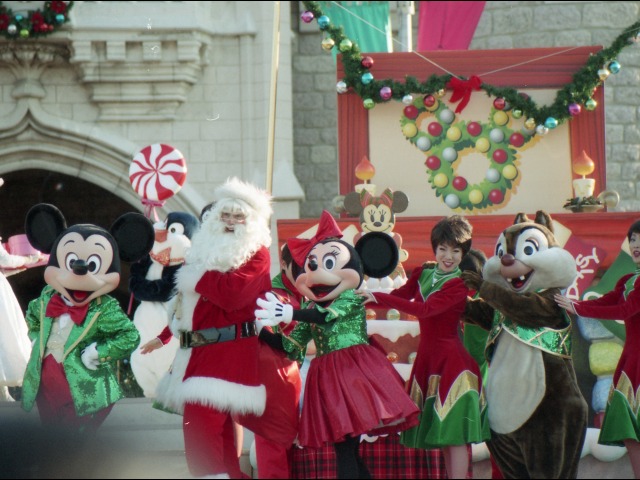 ミッキー、サンタ、ミニー、デール（ミッキーのクリスマスプレゼント）