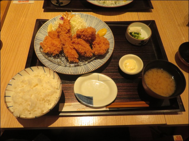 かき盛合せ御飯（とんかつ 和幸）
