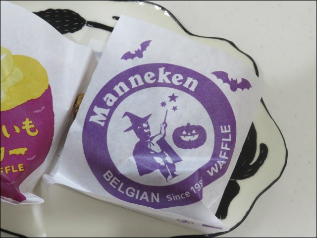 仮装する小便小僧包み紙(マネケン)