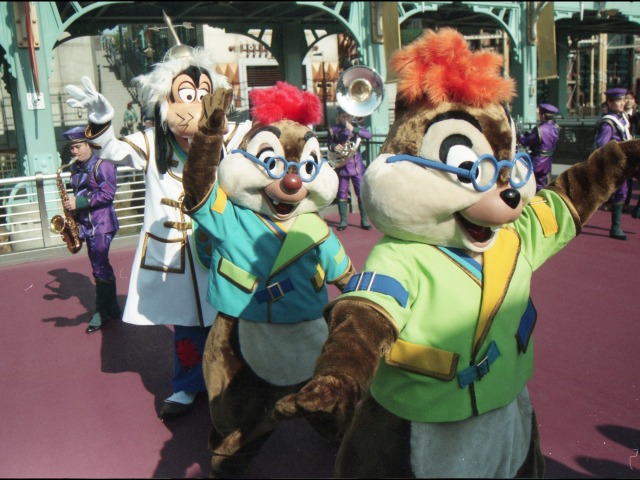 グーフィー、デール、チップ（ディスカバリー・ミュージック・トゥループ）